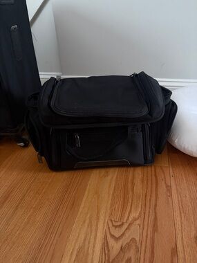 Luggage works  Classic Black Duffel Bag with Multiple Pockets